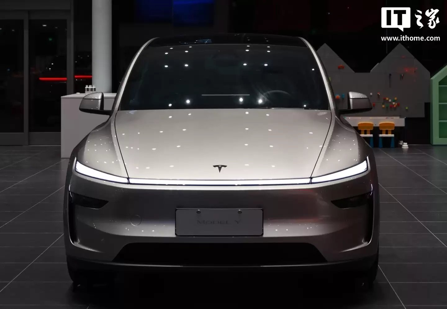 特斯拉 Model Y L 交流外供电适配器上架,售价 599 元