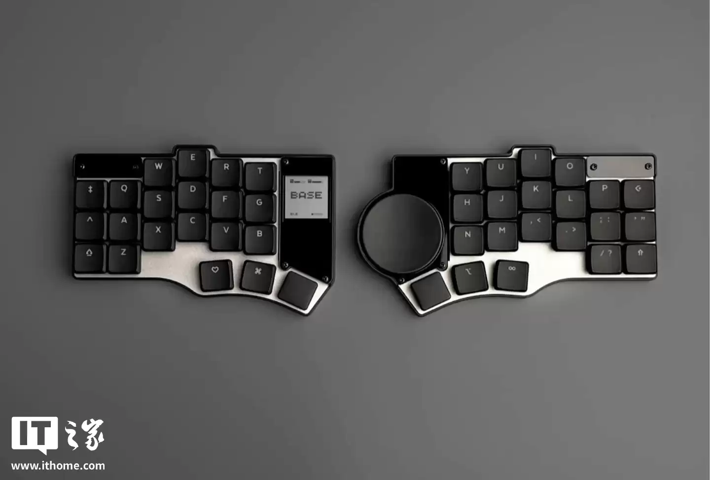 Toucan 机械键盘亮相:分体式人体工学键位,自带圆形触摸板、显示屏