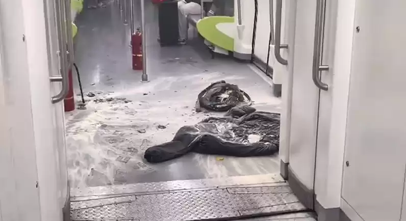 长沙地铁回应“女生衣物自燃”：系充电宝自燃，火已扑灭