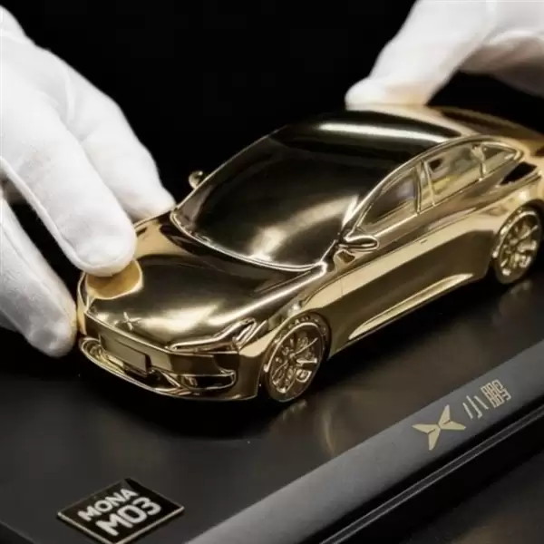 限量200台！小鹏商城发售Mona M03 24K镀金车模：仅售398元