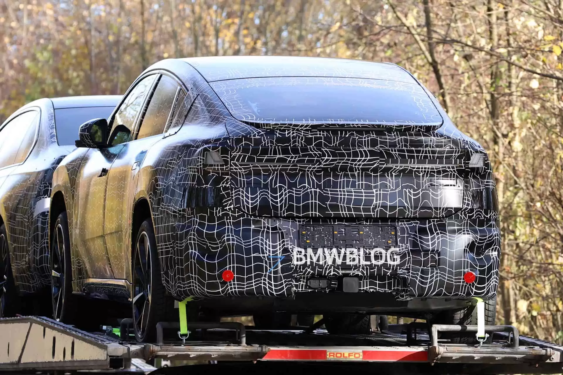 宝马第二款纯电轿跑 SUV：iX4 渲染图首曝，溜背造型、运动风格