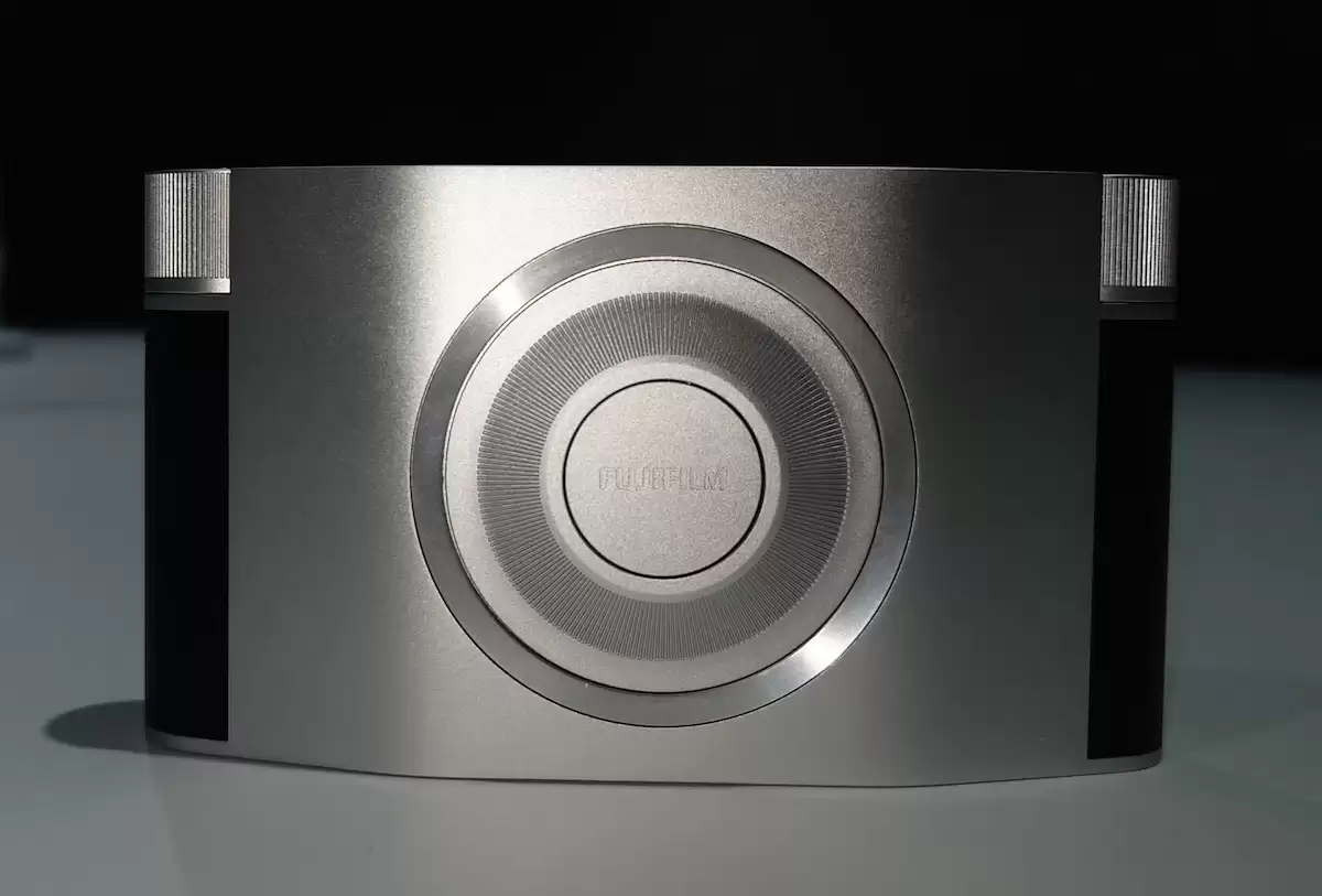 富士展示“无镜头相机”:光学相位调制器件替代传统镜头,用AI算法重建清晰图像