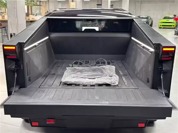 特斯拉cybertruck皮卡上线阿里拍卖平台：无报废年限 可上绿牌