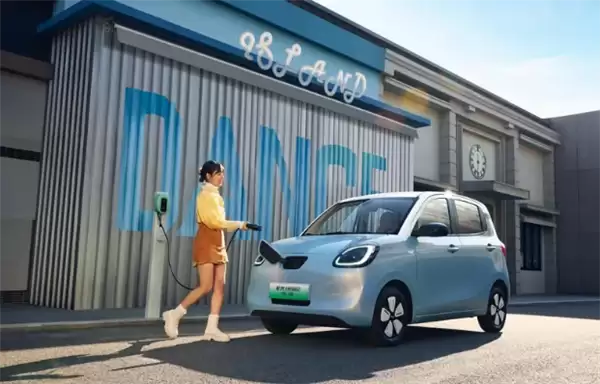 置换价5.28万元 五菱宏光MINIEV四门版301km续航版上市