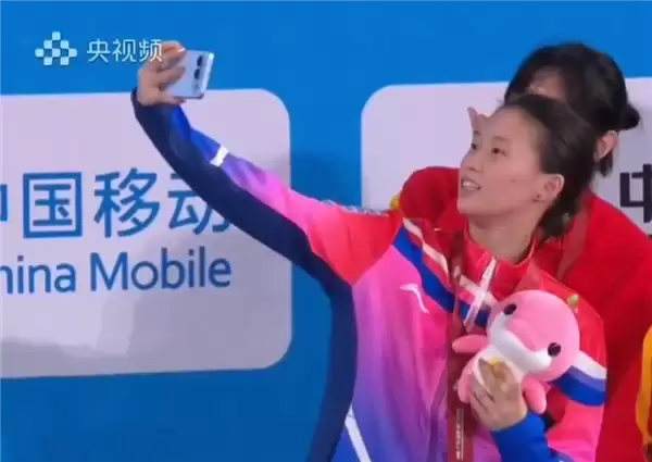 陈芋汐全运夺金携荣耀新机首曝光