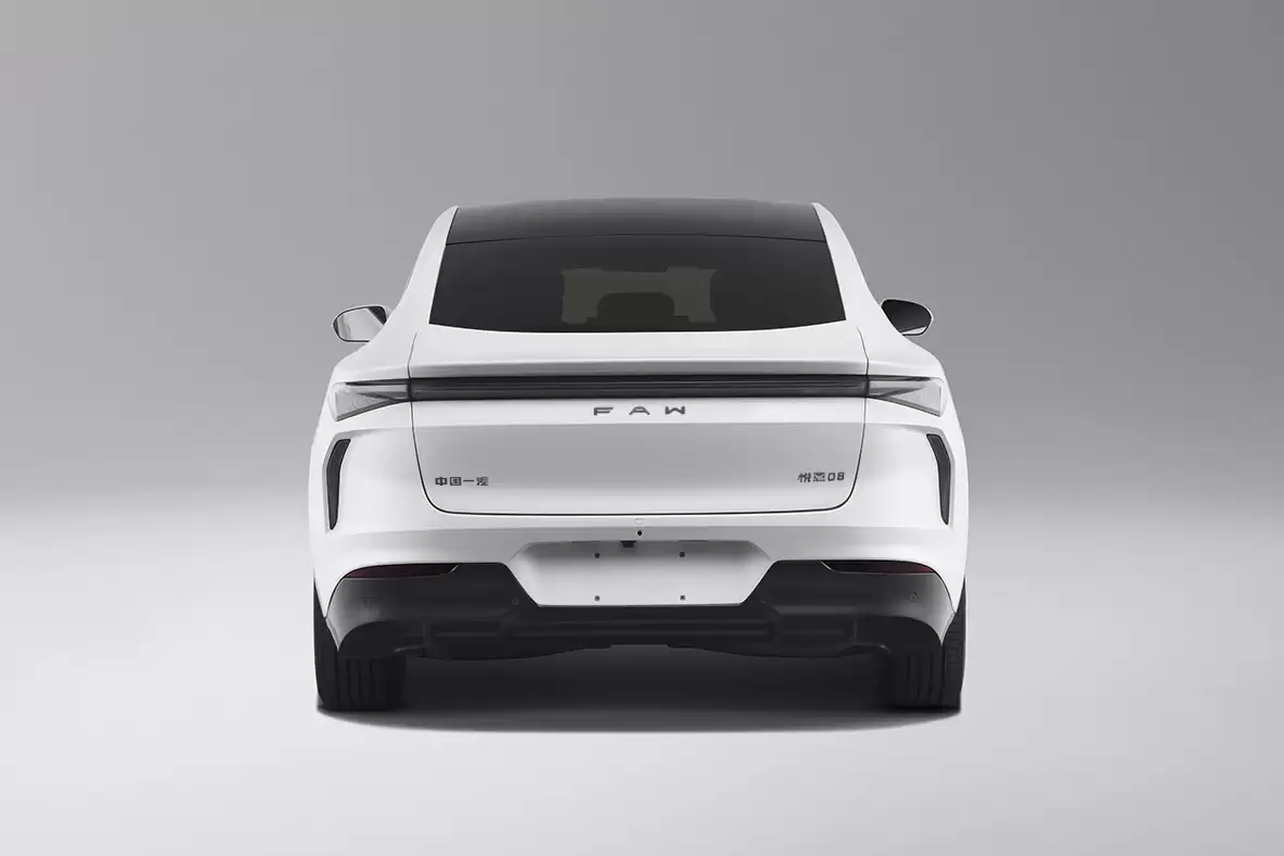 一汽奔腾首款纯电中大型轿车越意 08 申报:外观简洁,配备“FAW”尾标