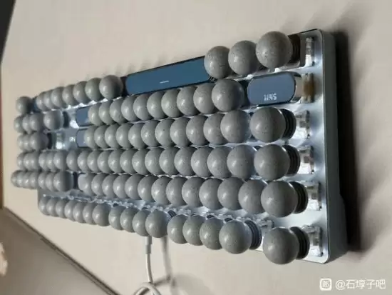 太会玩了!网友推出奇趣配件:石墩子键帽