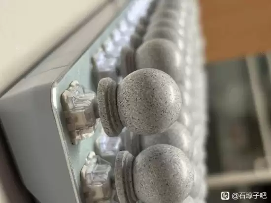 太会玩了!网友推出奇趣配件:石墩子键帽