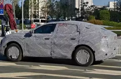 小鹏MONA首款轿跑SUV曝光，2026年全球上市