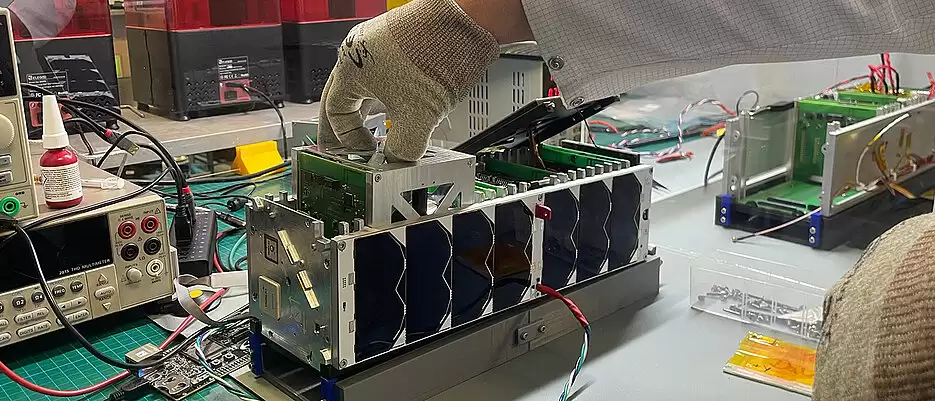 全球首例 AI卫星姿态控制在轨验证完成,确认深空自主控制可行性