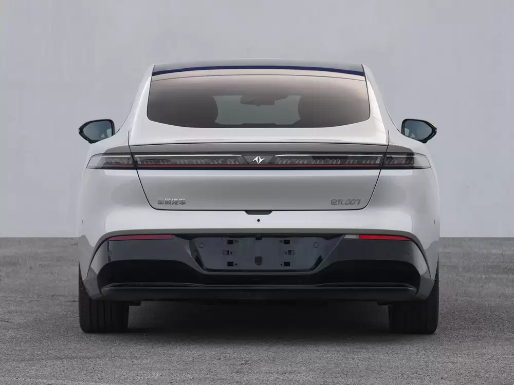 东风奕派 eπ007 新增四电机车型申报：峰值功率 400kW，独特轮边电机布局