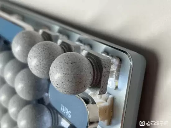 太会玩了!网友推出奇趣配件:石墩子键帽