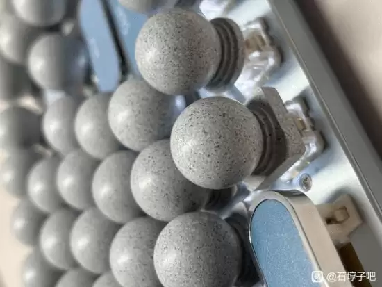 太会玩了!网友推出奇趣配件:石墩子键帽