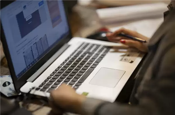 AI浪潮致使“翻译界哈佛”倒闭：有学生哭了两晚担心没工作