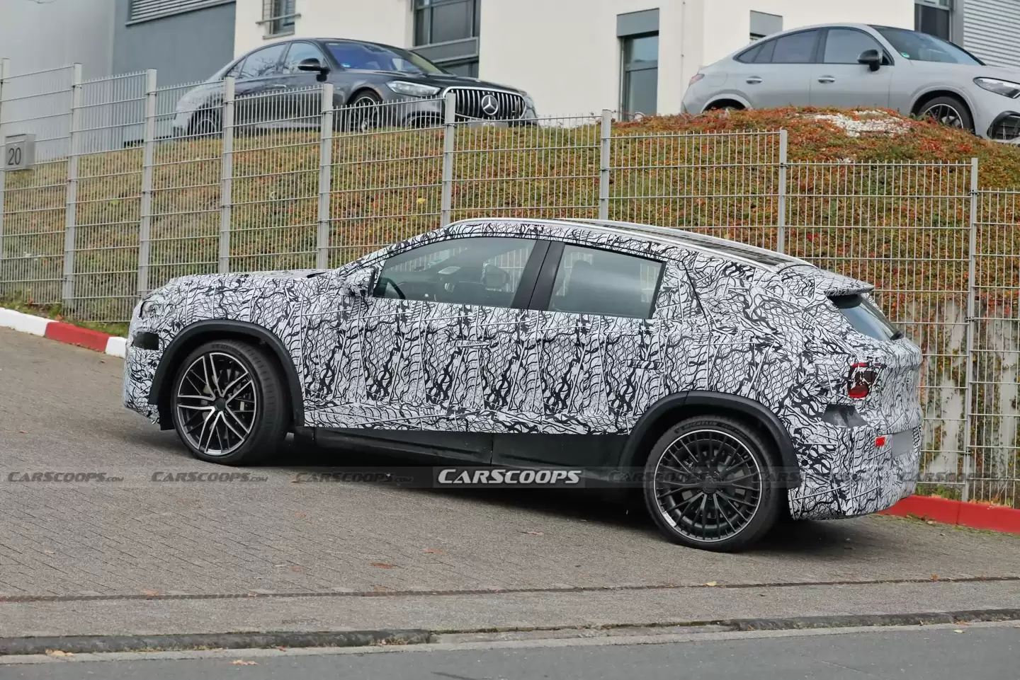 AMG 纯电“小钢炮”新车 GLA EQ 谍照曝光：消息称超 500 马力，还有漂移模式