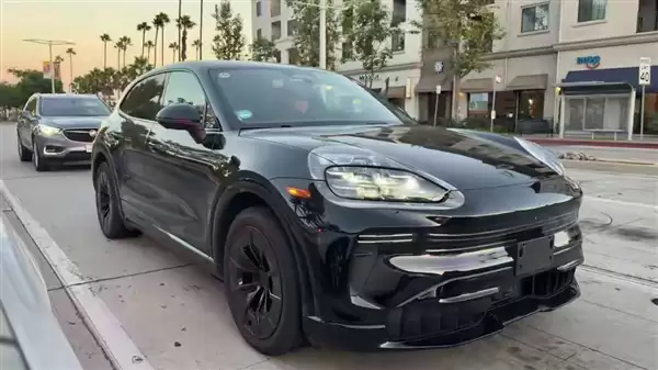 座舱史诗级革新 首搭曲面中控屏！保时捷纯电卡宴11月19日全球首发