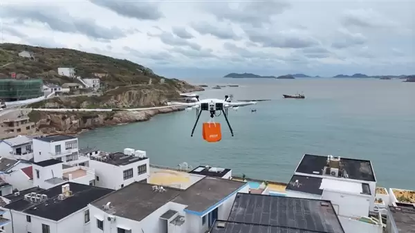 1小时山路3分钟送达!淘宝闪购开通国内首个海岛无人机航线