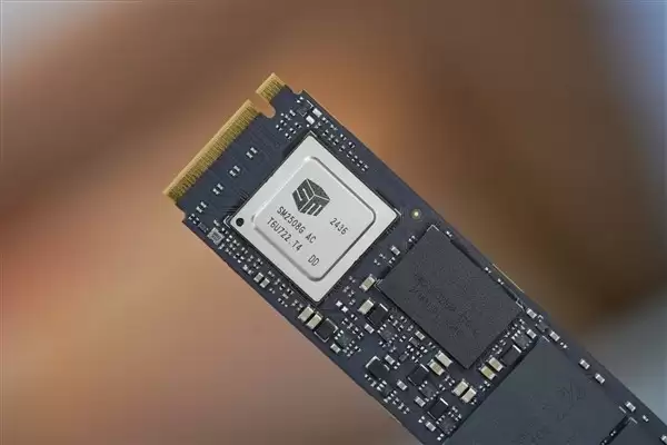 AI算力需求激增推高存储价格