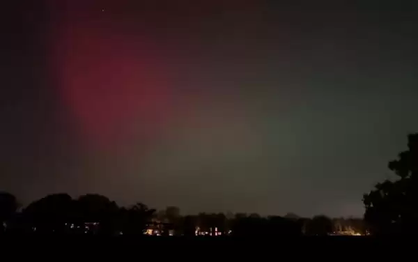 北京北部出现极光:肉眼可见
