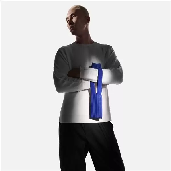 造型不忍直视！苹果“一块布”要卖1299元：果粉韭菜太好割了