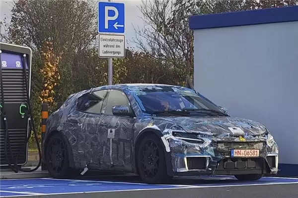 理想设计总监:法拉利即将推出的纯电动车和理想i系列很像