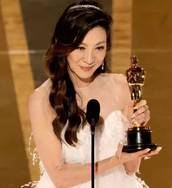 杨紫琼批好莱坞刻板印象：要找借口才能启用亚裔面孔