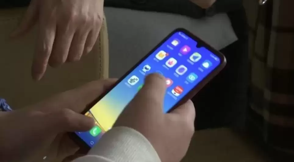 17岁少年打赏主播30万，最终仅返还8万元