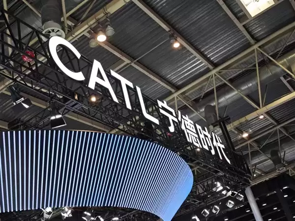 不止于车!曾毓群披露:宁德时代电池还下海和飞天 已获亮眼成果