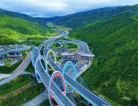 新能源高速新政:减费、数码、绿色出行新格局