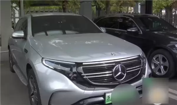 奔驰汽车开5年续航少了一半多 只有210公里！4S店：电池能修不能换