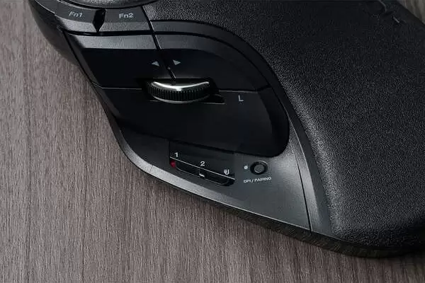 52mm 大型球体,ELECOM 宜丽客推出食指轨迹球鼠标 HUGE PLUS