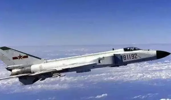 乌合麒麟新作：福建舰、南湖红船同框+ 拭目81192返航