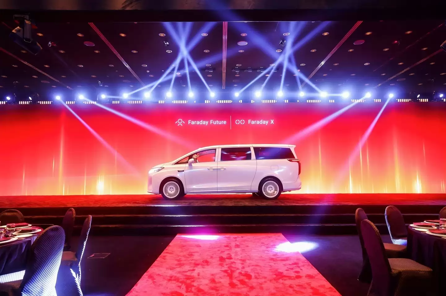 法拉第未来宣布接入特斯拉超级充电网络，明年新车型配备 NACS 接口