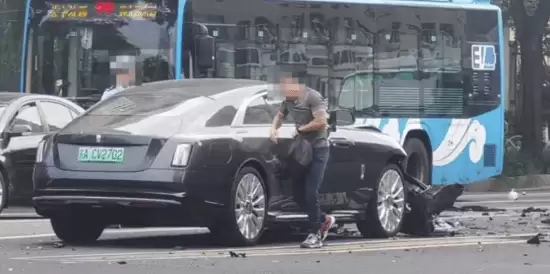 小鹏X9复现豪车事故引热议 官方回应测试初衷