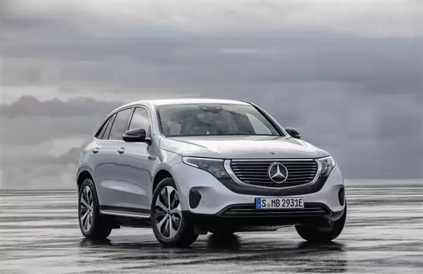 奔驰汽车开5年续航少了一半多 只有210公里！4S店：电池能修不能换