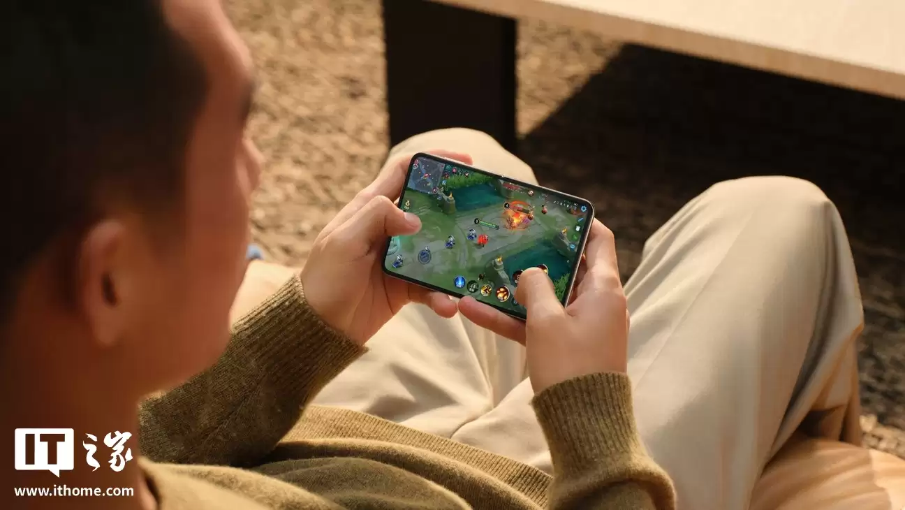 消息称 Top5 某厂开测比例没折叠宽的“阔屏直板机”,若顺利明年下半年发布