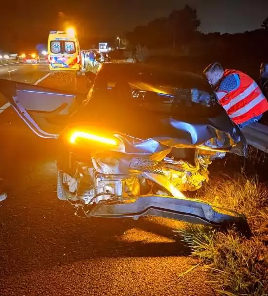 特斯拉被250km/h撞击严重受损 车主无碍乘员舱完好