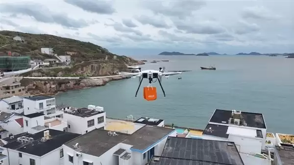 花鸟岛启用无人机配送网络 三分钟达惠及居民游客