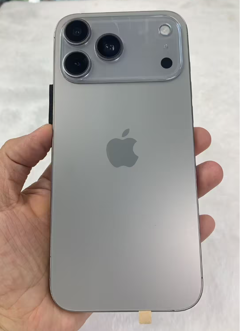 山寨 iPhone 17 Pro 现身：搭载仿 iOS 系统