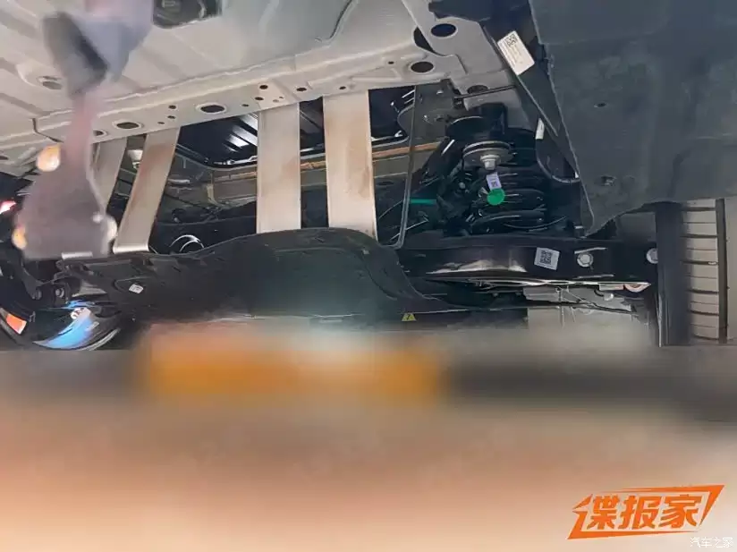 吉利银河A7纯电动版谍照曝光，混动版8.16万元起