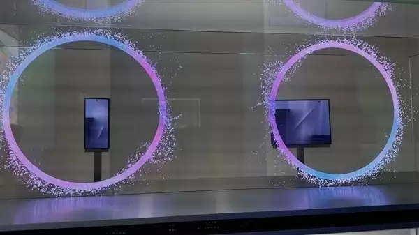 华为Mate XT唯一对手！三星首款三折叠参数出炉 12月发布