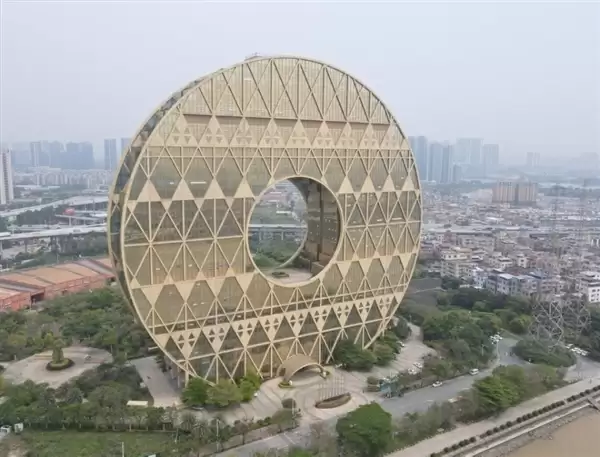 13.6亿“最丑建筑”铜钱大楼无人竞拍：已是第三次流拍