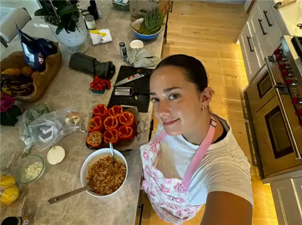 Z世代涌入富豪家政业：高薪背后的机遇与挑战