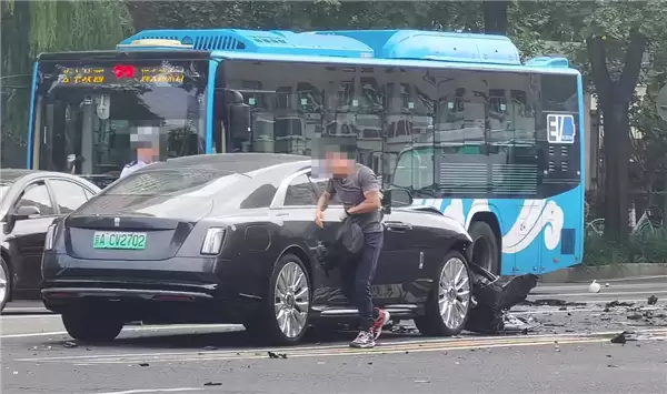 辅助驾驶不如国产!陈震回应劳斯莱斯事故:非常不理解为什么会和前方驻车发生100%前撞