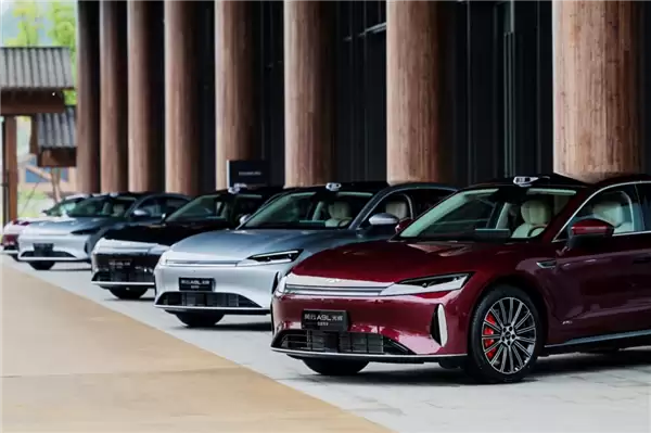 猎光700辅助驾驶上车!奇瑞风云A9L光辉版上市:17.19万起