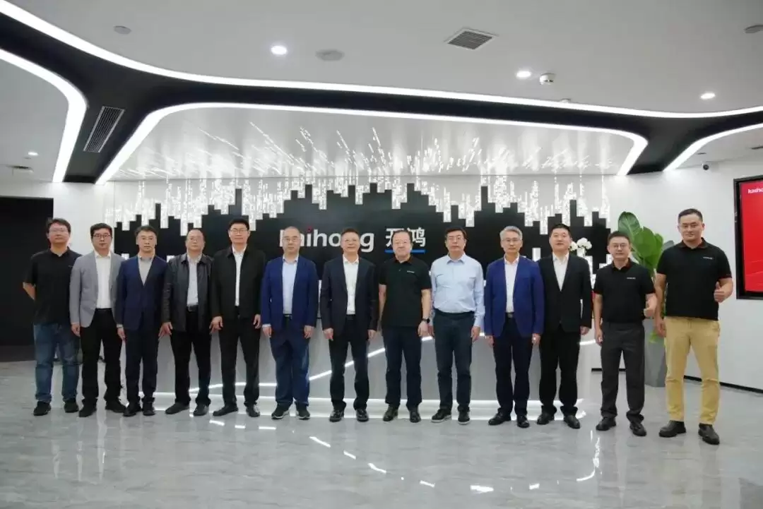 深开鸿与电子科技大学达成合作：开源鸿蒙为技术纽带，将推动国产操作系统底层技术突破与高水平成果转化