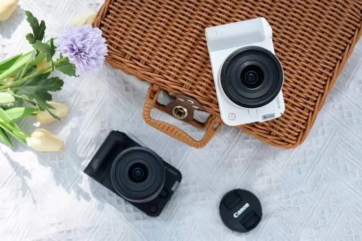 视频、Vlog、直播，一机全搞定：佳能R50V开启全能创作新时代