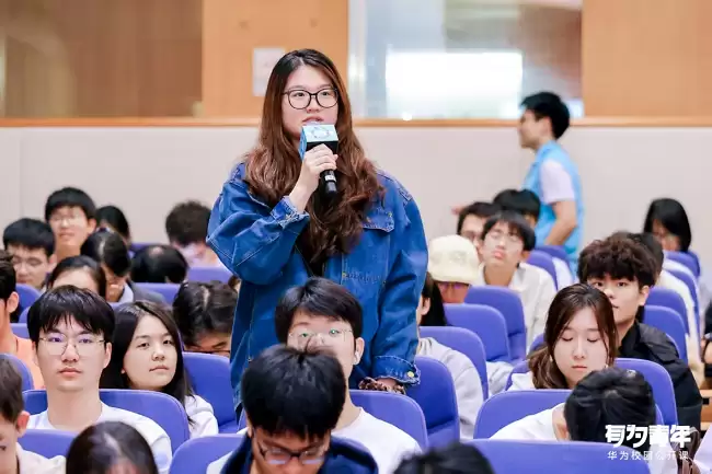 鸿蒙公开课·总裁校园行火热进行中，华为中国终端业务部总裁走进中大，分享万物互联的鸿蒙新世界！