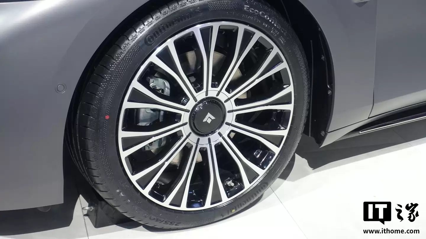 广汽昊铂 A800 广州车展公布内饰,搭载华为乾崑智驾与鸿蒙座舱