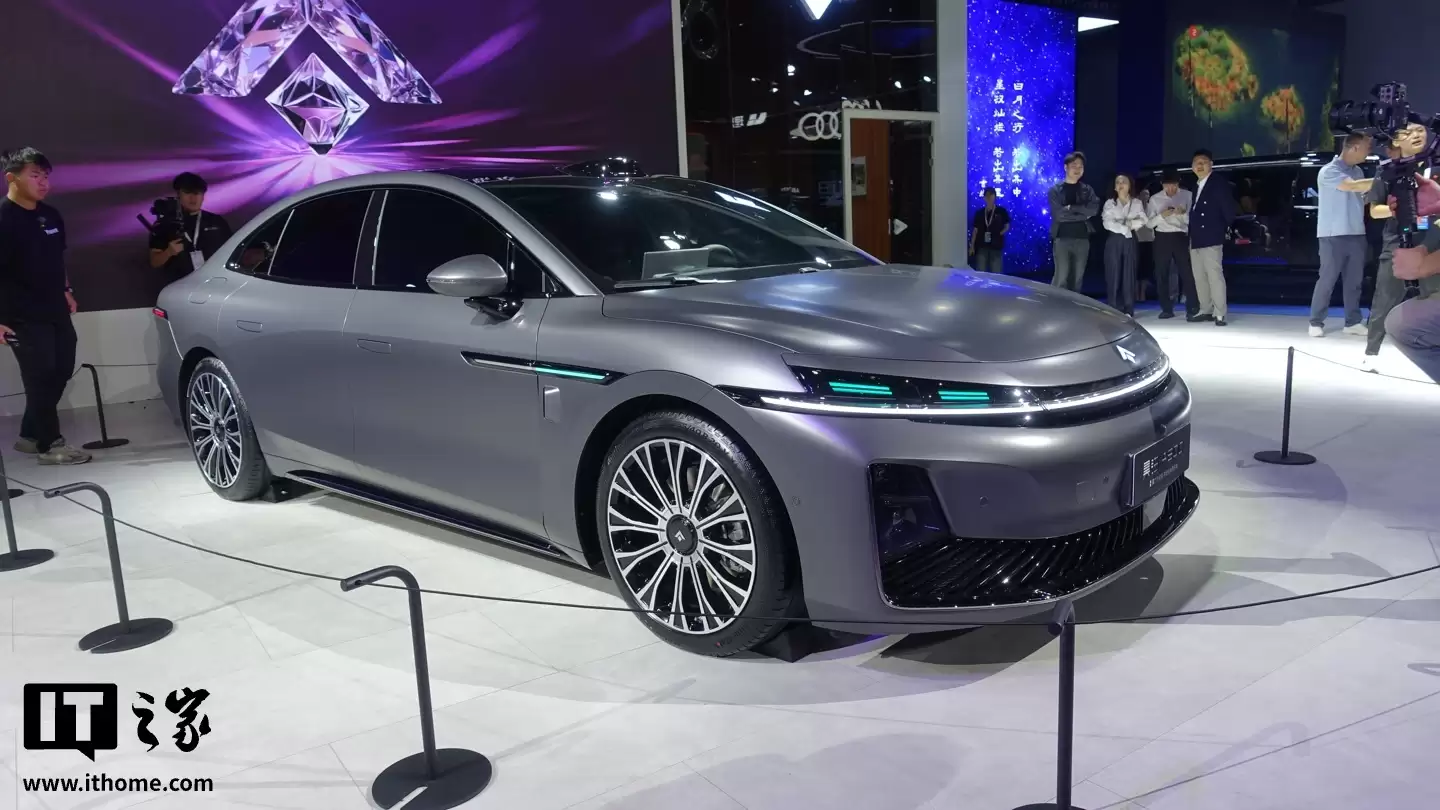 广汽昊铂 A800 广州车展公布内饰,搭载华为乾崑智驾与鸿蒙座舱